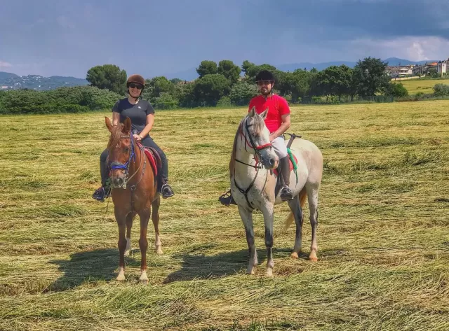 Paseo a caballo por el río Tenes